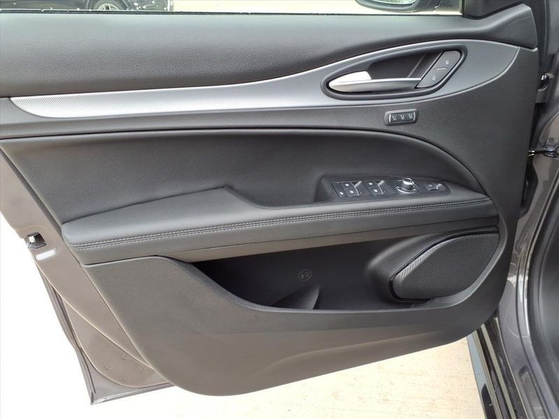 New 2025 Alfa Romeo Stelvio AwdImage 17