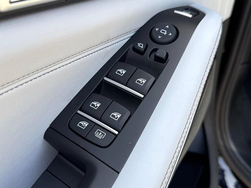 New 2027 BMW X7 xDrive40iImage 16