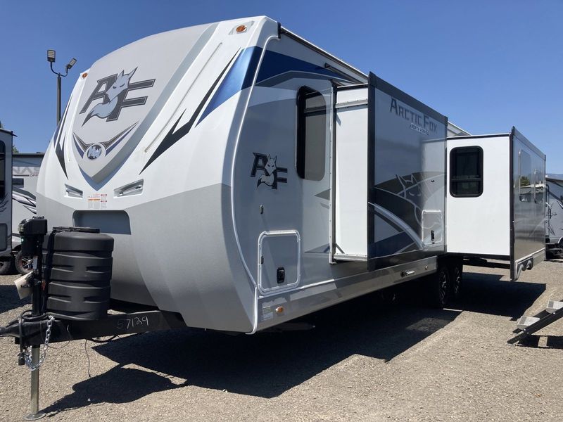 2024 ARCTIC FOX 32A  in a WINDSWEPT SERENITY exterior color. Legacy Powersports 541-663-1111 legacypowersports.net 