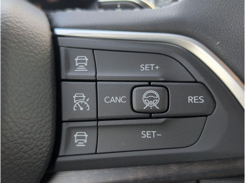 New 2026 Jeep Grand Cherokee Limited 4x4Image 23