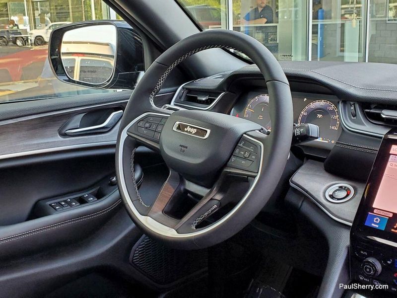 New 2025 Jeep Grand Cherokee Limited 4x4Image 26