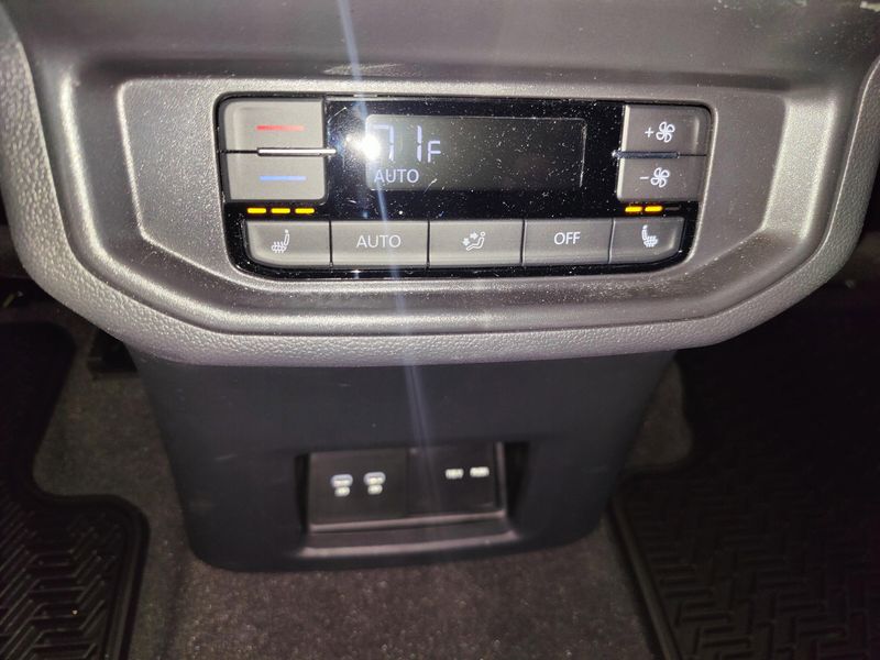 Used 2025 Volkswagen Atlas SEL Premium AWD R-Line w/Sunroof/NavImage 24