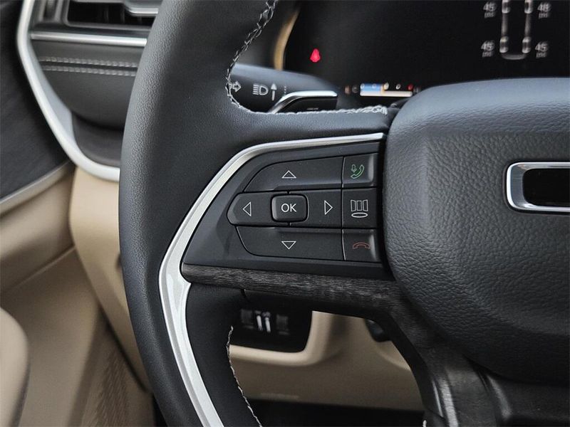 2025 Jeep Grand Cherokee L Limited 4x4Image 12