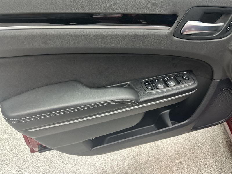 Used 2023 Chrysler 300C 300CImage 3