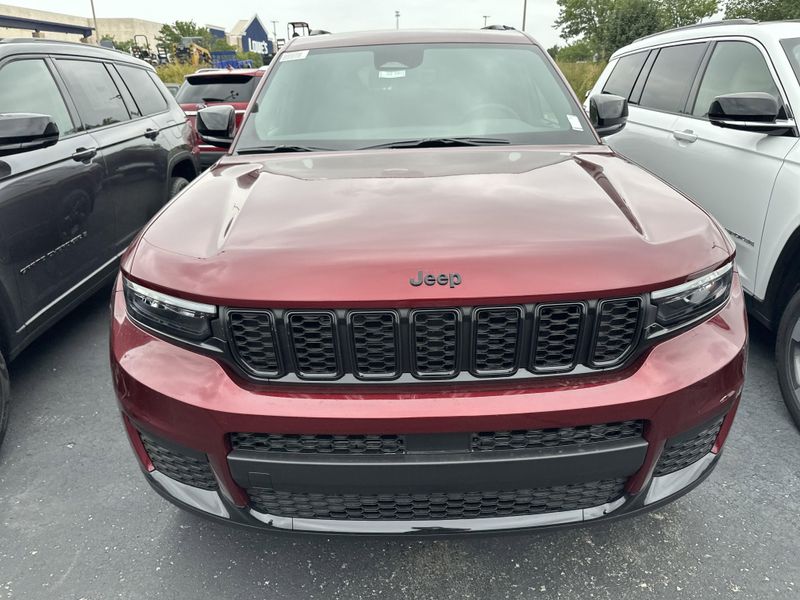 New 2025 Jeep Grand Cherokee L Altitude X 4x4Image 2