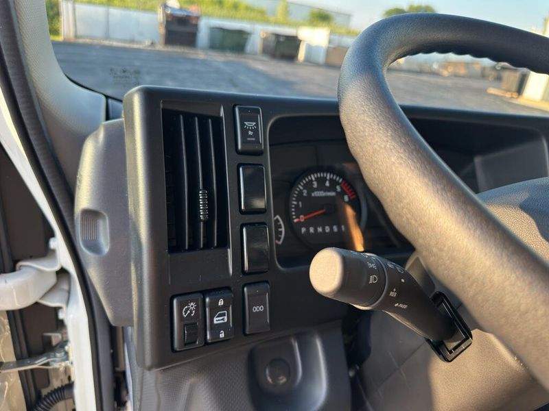 2025 Isuzu NPR photo 11