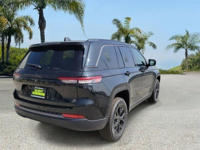 New 2026 Jeep Grand Cherokee Laredo Altitude 4x4