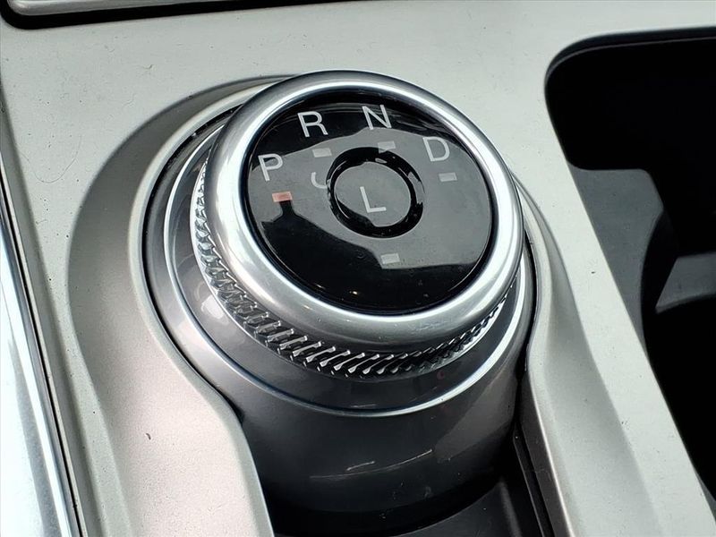 Used 2022 Ford Explorer XLTImage 21