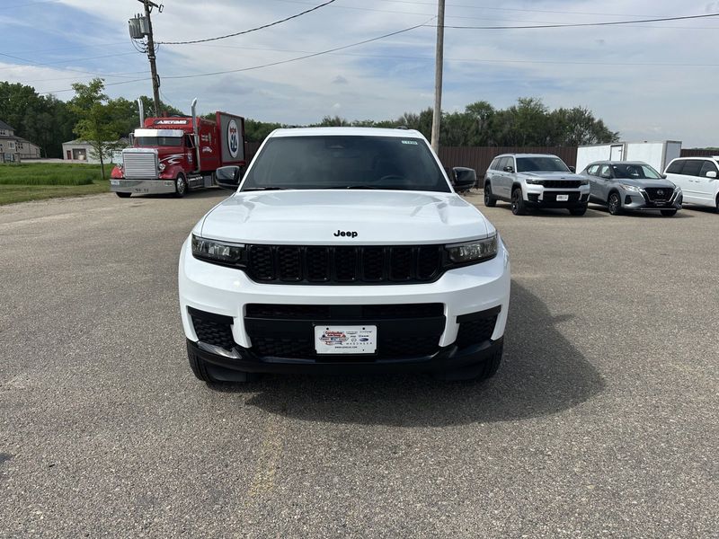 2024 Jeep Grand Cherokee L Altitude X 4x4Image 3