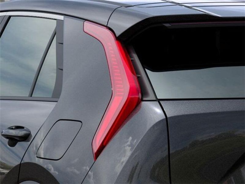 2025 Kia Niro LXImage 11