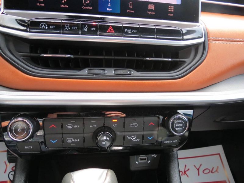 Used 2025 Jeep Compass Limited 4x4 4dr SUVImage 18