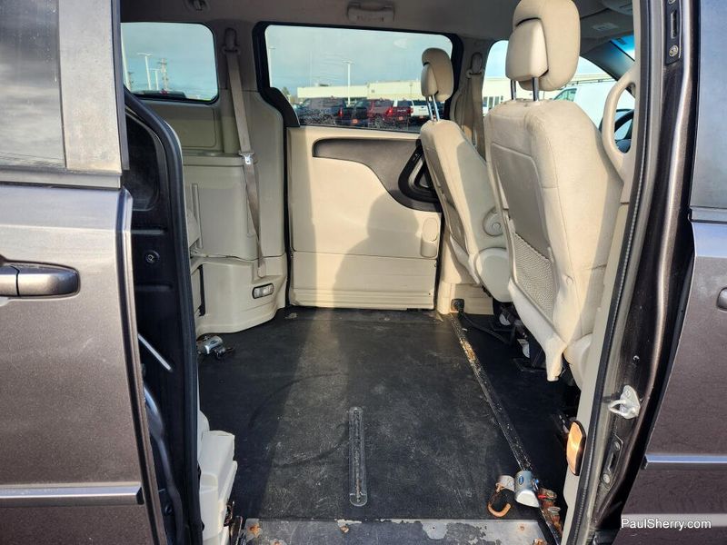 Used 2015 Dodge Grand Caravan SE