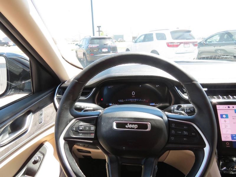 Used 2022 Jeep Grand Cherokee Limited 4x4 4dr SUV (midyear release)Image 11
