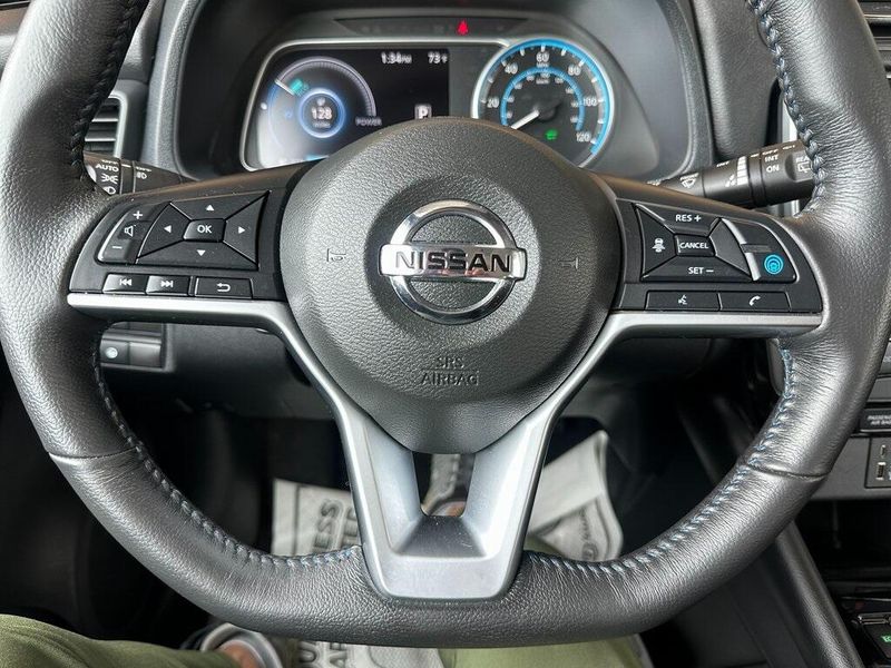 2020 Nissan Leaf SVImage 3