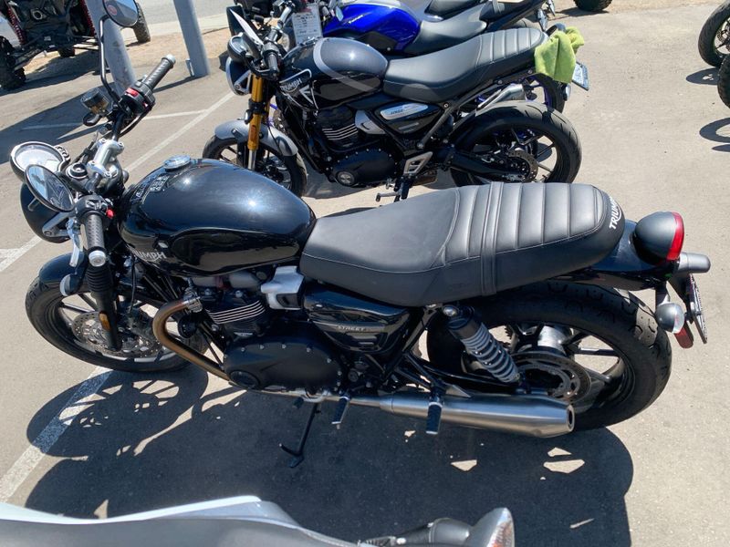 Used 2022 Triumph Street Twin Base Image 10