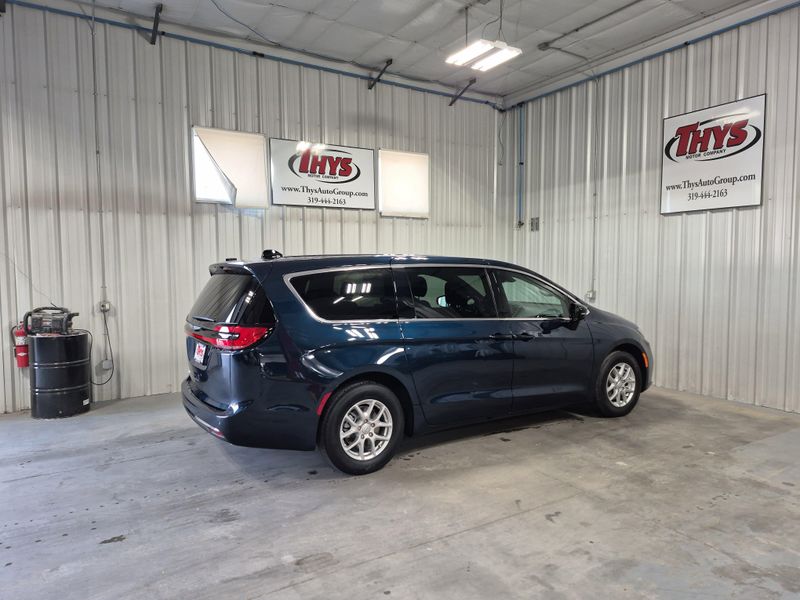 New 2025 Chrysler Pacifica SelectImage 4