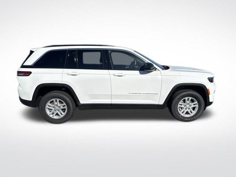 2025 Jeep Grand Cherokee Laredo 4x4