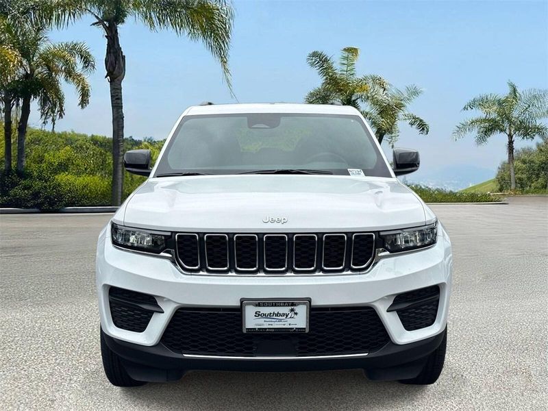 New 2026 Jeep Grand Cherokee Laredo 4x2