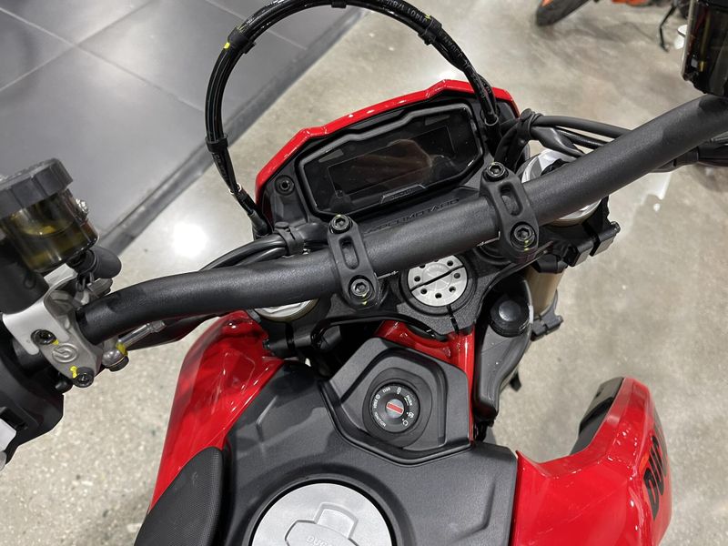 New 2025 Ducati HYPERMOTARD 698 Image 17