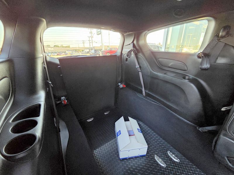 Used 2025 Chrysler Pacifica Select
