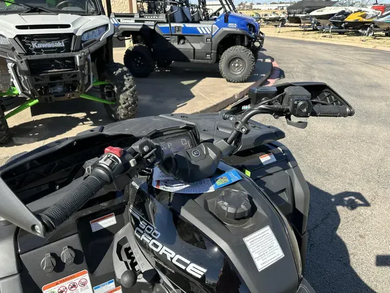 2025 CFMOTO CFORCE 600 TOURING NEBULA BLACK Image 9