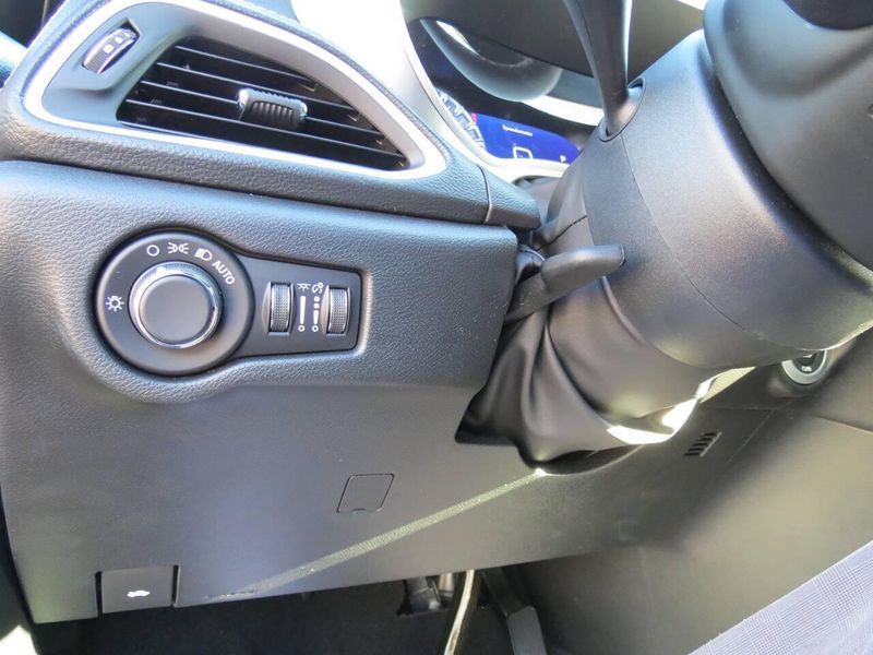 New 2027 Chrysler Pacifica SelectImage 10