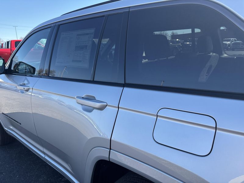 New 2026 Jeep Grand Cherokee Limited Reserve 4x4Image 13