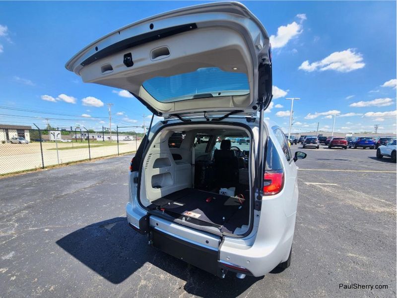 Used 2024 Chrysler Pacifica Touring L