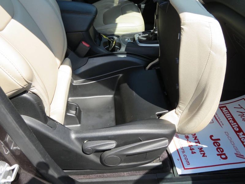 Used 2017 Jeep Cherokee Limited 4x4 4dr SUVImage 8