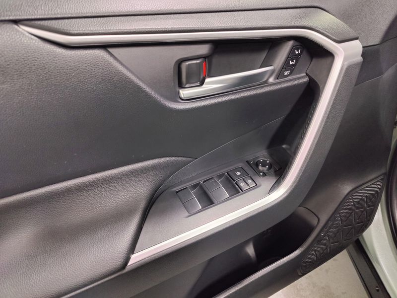 Used 2020 Toyota RAV4 XLE Premium AWD w/SunroofImage 28