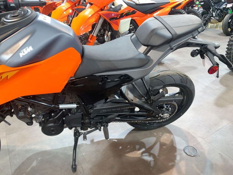 New 2024 KTM 250 DUKE Image 13
