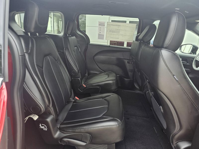 2025 Chrysler Pacifica SelectImage 14