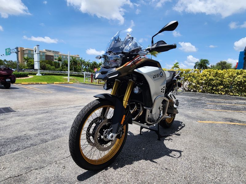 2022 BMW F850GSADV Image 3