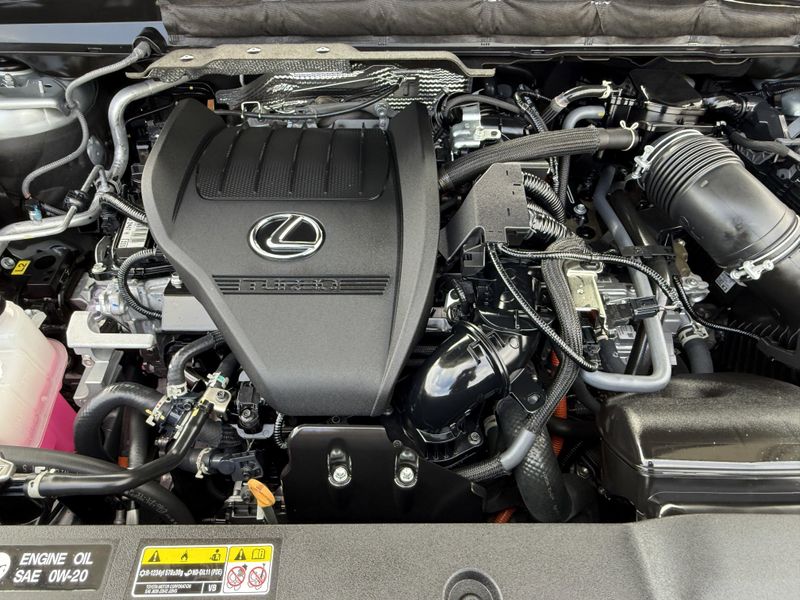 2023 Lexus RX 500h F SPORT PerformanceImage 32