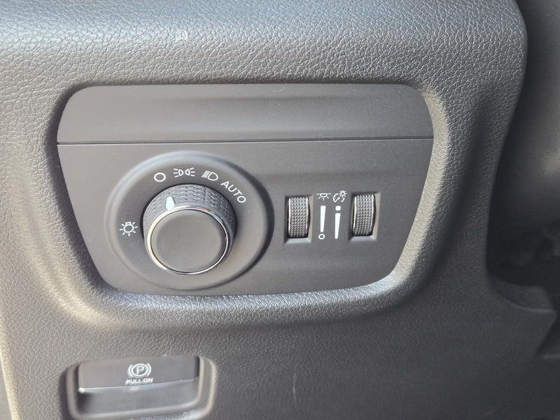 Used 2025 Jeep Grand Cherokee Laredo X 4x2