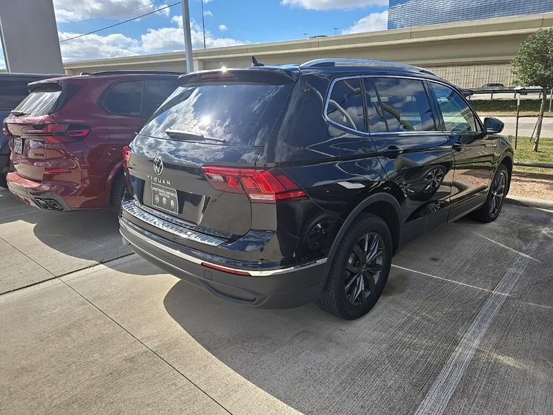 2022 Volkswagen Tiguan SE photo 3