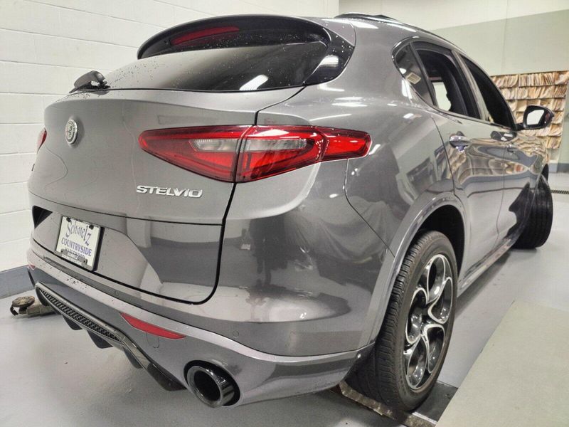 2022 Alfa Romeo Stelvio Veloce AWD w/Sunroof & NavImage 14