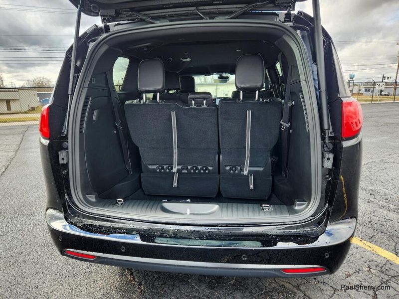 New 2026 Chrysler Voyager Lx