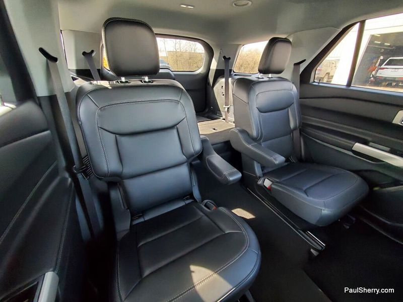 Used 2024 Ford Explorer XLT