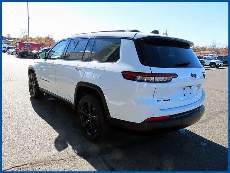 2021 Jeep Grand Cherokee L LaredoImage 5