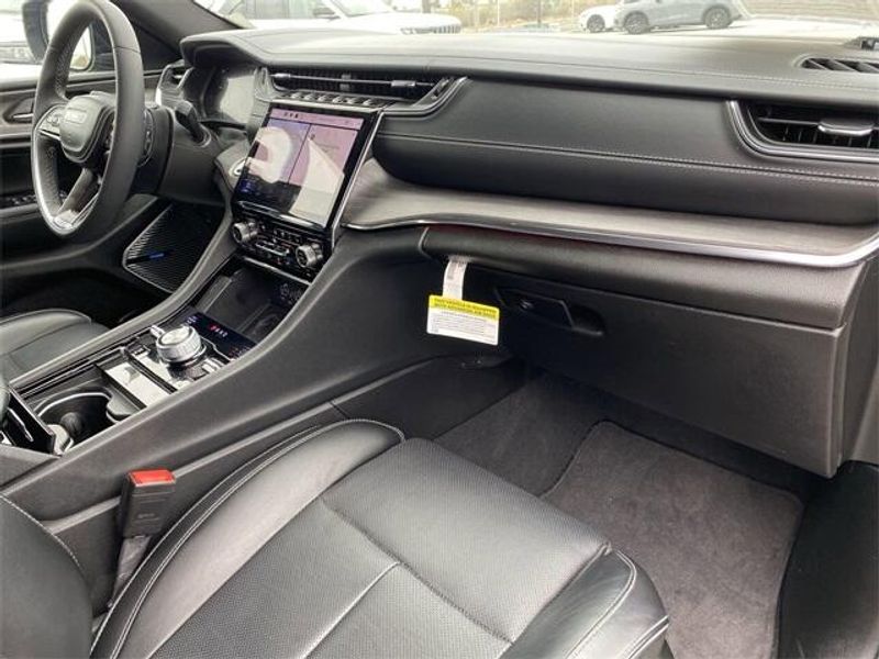 New 2023 Jeep Grand Cherokee Overland 4xeImage 13