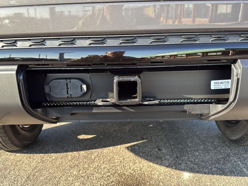 2025 Jeep Grand Cherokee Laredo Altitude photo 3