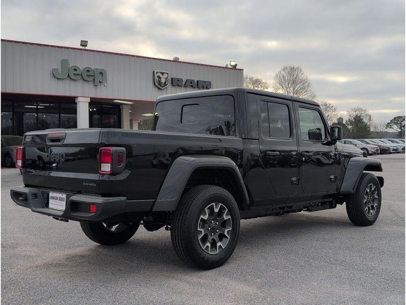 New 2026 Jeep Gladiator Sahara 4x4Image 5