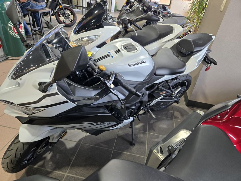 Used 2025 Kawasaki Ninja ZX4RR ABS Image 7