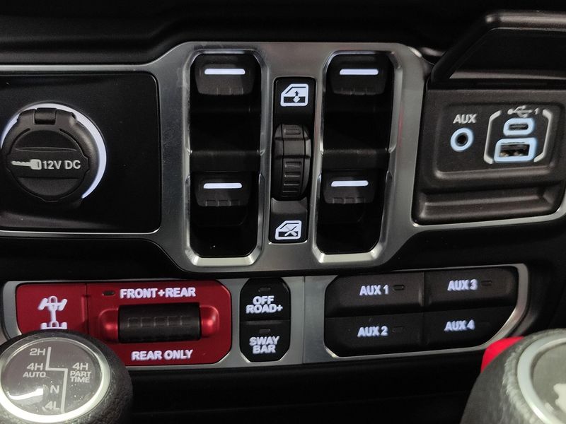 Used 2024 Jeep Wrangler 4xE Rubicon Hardtop w/NavImage 25