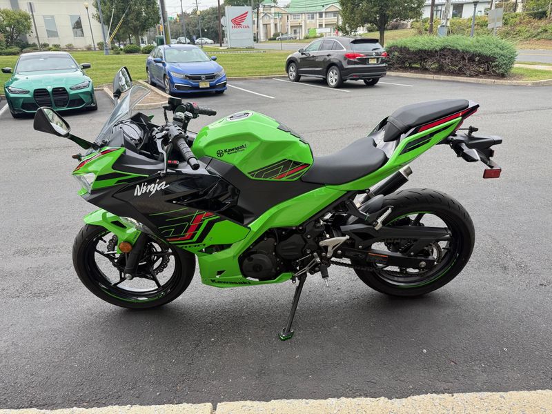 2023 Kawasaki Ninja 400 ABS Image 2