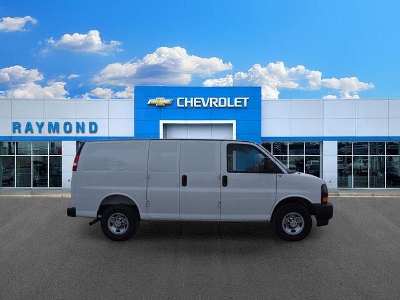 New 2025 Chevrolet Express 2500 Work VanImage 2
