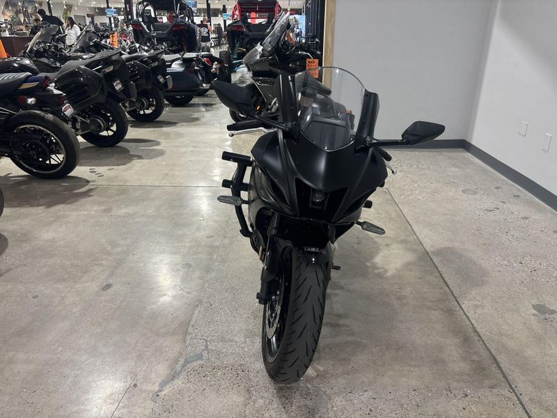 Used 2025 Yamaha YZF-R7 Image 11