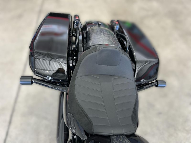 Used 2025 Harley-Davidson ROAD GILDE CVO ST Image 23