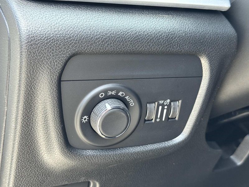 New 2026 Jeep Grand Cherokee Laredo Altitude 4x2